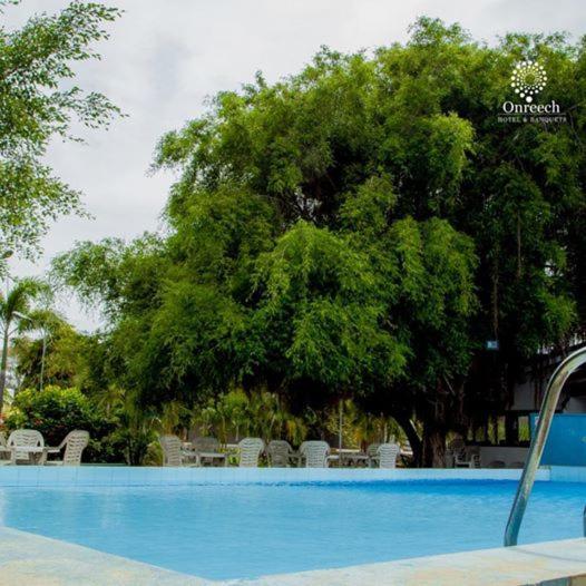 Onreech Hotel Seeduwa Exterior foto
